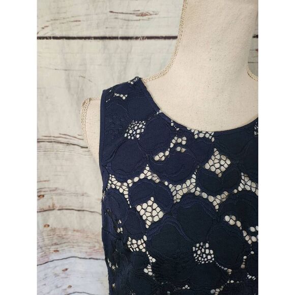 Lilly Pulitzer Iona Lace Overlay Sleeveless Top Size Medium - Picture 5 of 7